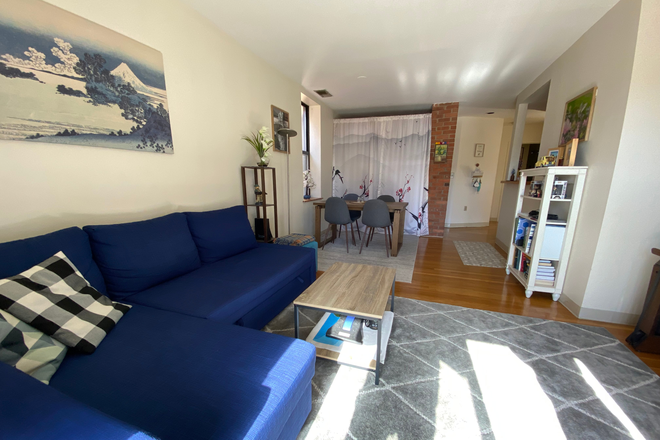 1 - NO FEE!!! GREAT LOCATION 1 bed on Gainsborough St with private deck Apartments