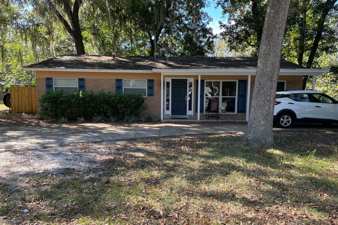 Front of house - Room available for rent in 3 bed 2 bath home!