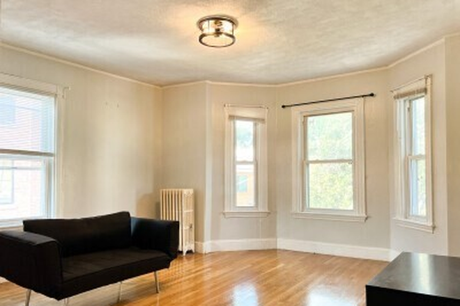 LIVING - 2 BED AVAIL 9/1/25! Apartments