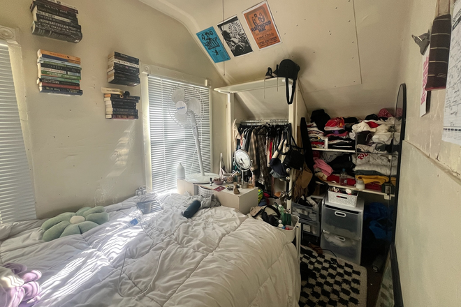 Bedroom available: Small BUT cozy and reflective of offering price (willing to negotiate) snuggly fits full size bed, closet and shelving - House close to campus and pearl street