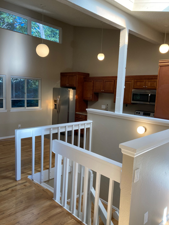 Open Floor Plan - SEEKING ROOMMATE - YOUNG PROFESSIONAL OR GRAD STUDENT FOR AMAZING TOWNHOUSE DOWNTOWN BOULDER