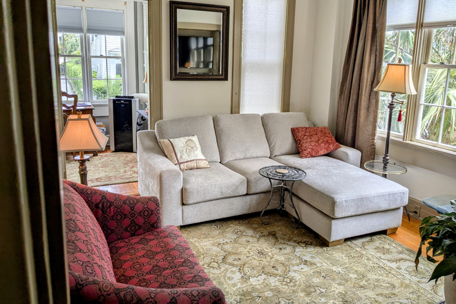 Living room overlooking Colonial Lake - Colonial Lake Gem Condo