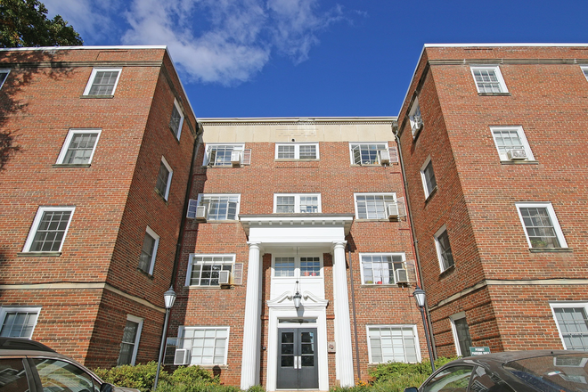 Welcome to 32 University Circle - $500 Off 1st Month's Rent! Move-in Ready Off-Grounds UVA Apartment With Ting Internet