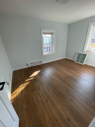 Bedroom - 4 Bed, 2 Bath, Ensuite Laundry, Ideal for Students. Heart of Streetsville