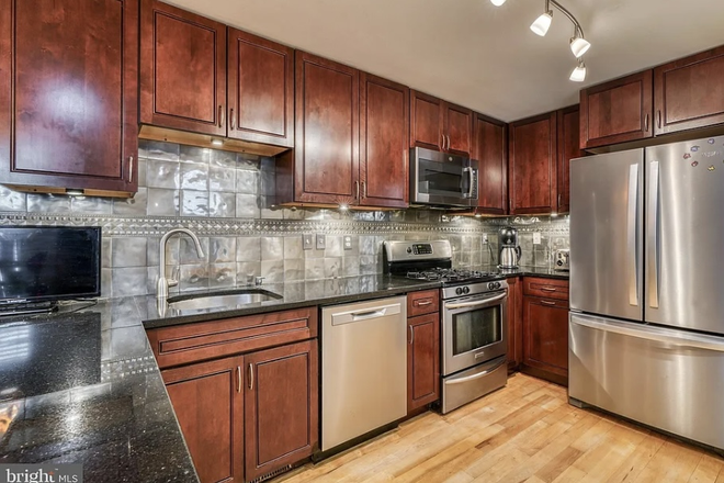 Kitchen - Cozy Row Home In Fed Hill