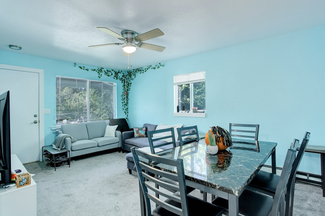 LR - Private Solo, GROUPS & Roommate matching options for: 3BR, 2BR & 1BRS ON THE HILL *HIGH END APTS