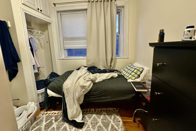 1 - Spacious 4-Bed, 2-Bath Condo-Quality Unit Prime Off-Campus Location!