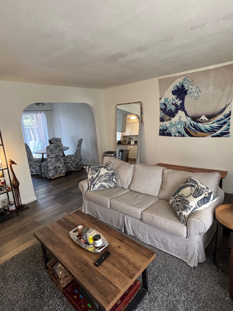 Lr - 1BED 1 BA walk to CHAPMAN, DODGE ORANGE CIRCLE PERFECT FOR 2 ROOMMATES or couple Triplex