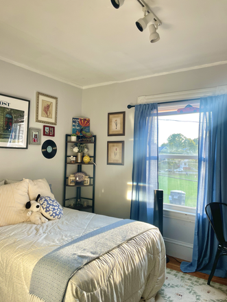 Bedroom - Spring '26 Sublet *Great Location Near Davis Square and Tufts*