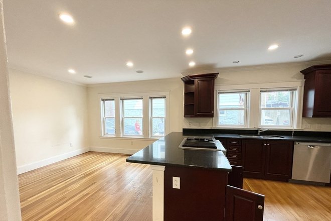 living - LOCATION!! GORGEOUS 5 BED WITH IN-UNIT LAUNDRY! 9/1/26! Apartments