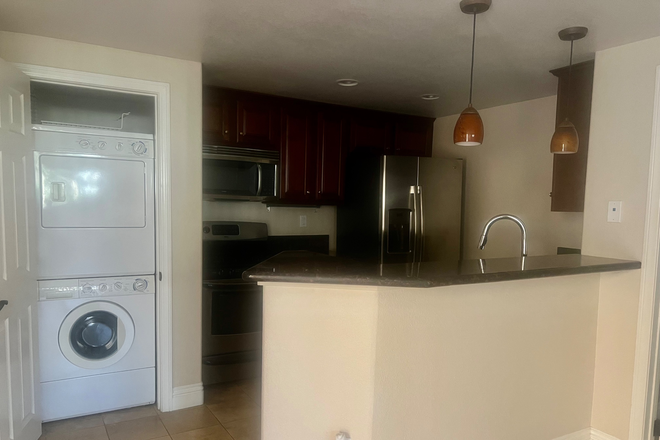  - Upgraded Venetian Washer/Dryer, Large Patio