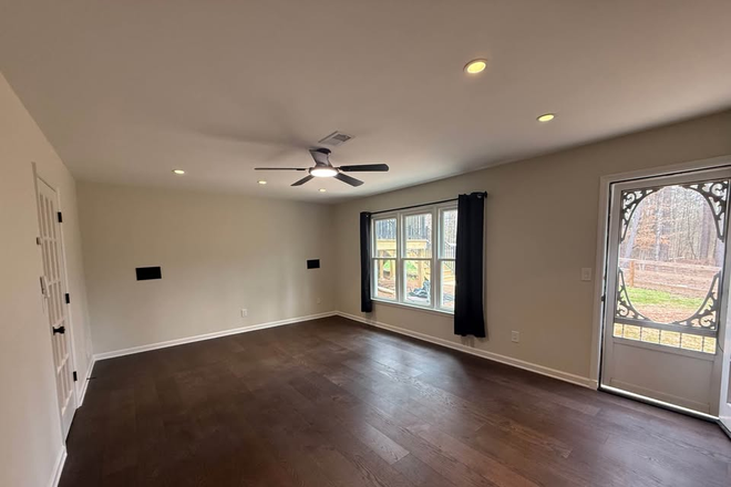 Bedroom - Eagle Watch Room for Rent House