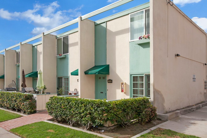  - REMODELED 2BD/1.5BA TOWNHOME IN NORTH PB! $3,595 /mo