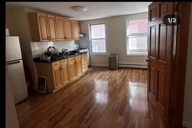 Kitchen - 4/Bedroom Chinatown apartment close to Emerson College, Tufts Medical, etc