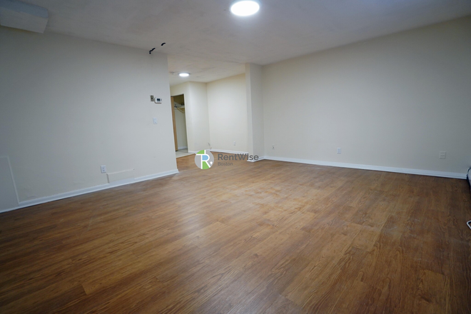 1 - Perfect Off-Campus Studio in Packard’s Corner – Jan 2026 | NO BROKER FEE!
