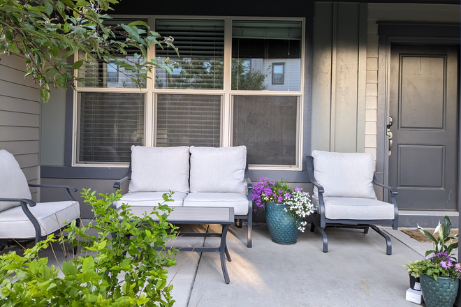 Front Porch - Furnished Townhome for Rent 5 Min from Anschutz in Central Park