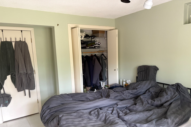 Bedroom - Quiet room with lots of natural light close to nature! House