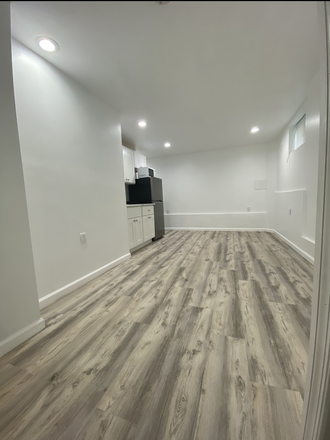 Studio back view - Just renovated studio 10 minutes walk to Campus
