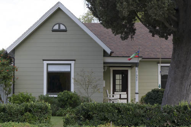 front yard - Beautiful 5 br, 3ba Historic Home with character just steps from campus