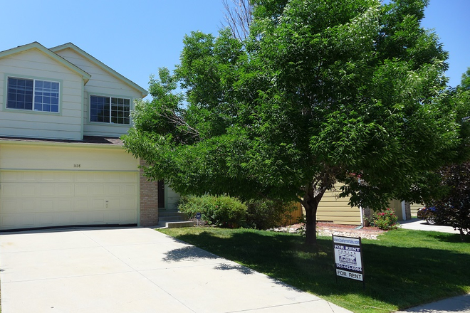 1 - AVAILABLE NOW!: 1436 Begonia Wy House