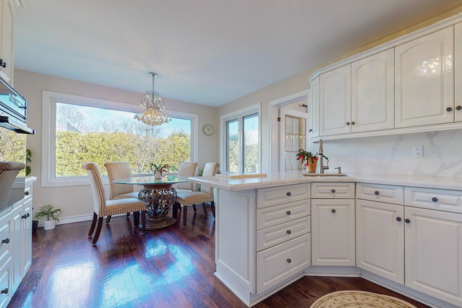 Kitchen - Great home for group of student friends
