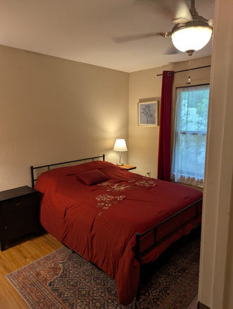 Private Bedroom - West Knoxville Furnished Private Bedroom/Private Bathroom/Office - $1075 Untilities included House