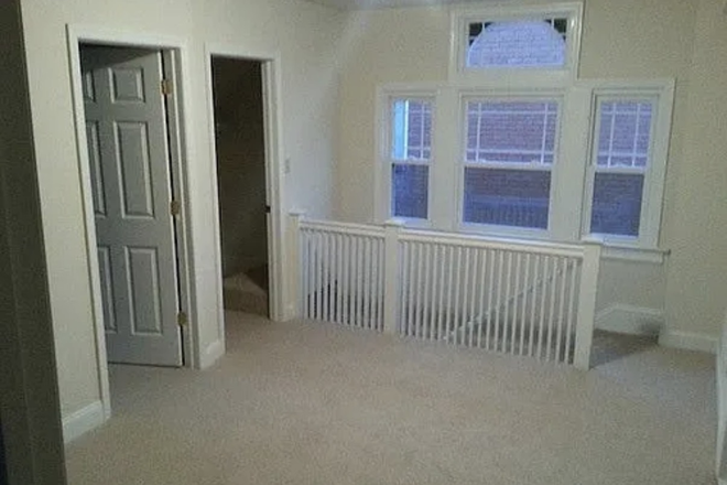 LR - The Le Roy Apartments