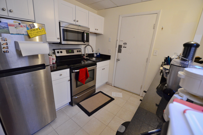 Kitchen - Sunny 2 Bed on Symphony Rd – Avail 9/1/25 Apartments