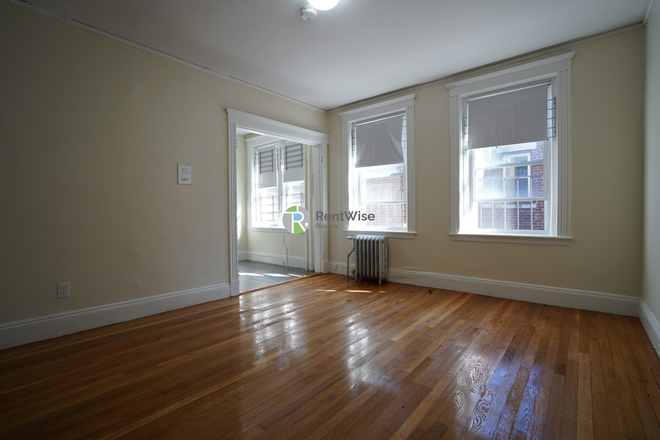 1 - AVAIL JAN 1st or NOW w/ NO FEE! - RENOVATED Studio, H/HW inc, Apartments