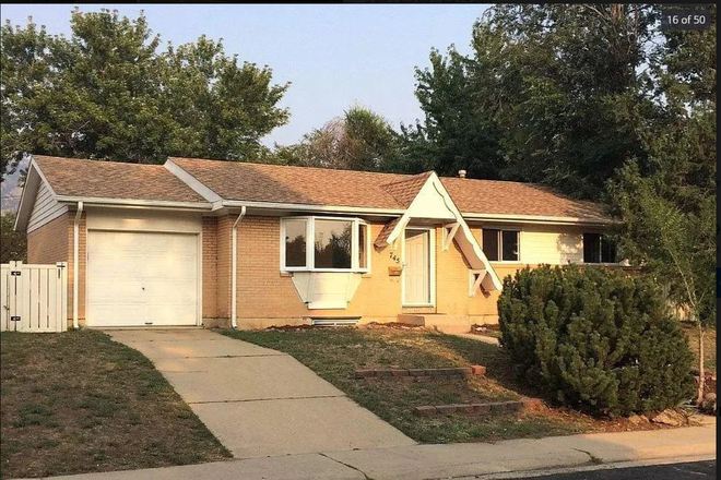 Open bedroom is 1 of 2 in the basement, shared bathroom with other basement roomie. Living room space upstairs & downstairs, big backyard! - House w/ 4 roommates & 2 bath