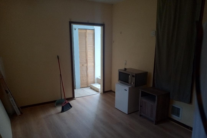 Room - PRIVATE ROOM  & ENTRANCE House