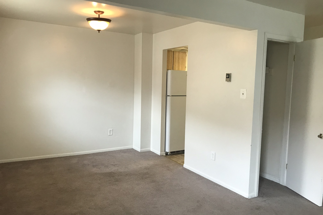 1st floor interior - RAMSGATE TWO BEDROOM END UNIT TOWNHOME  (D43) AVAILABE IN AUGUST