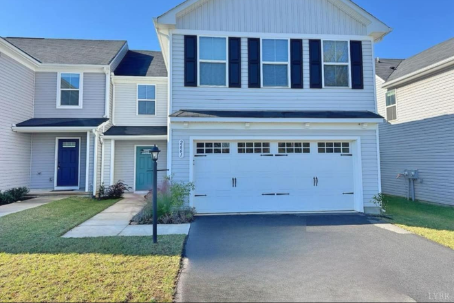 Outside Street View - Modern Townhome Near Liberty University | 3 Private Rooms + Bonus Den