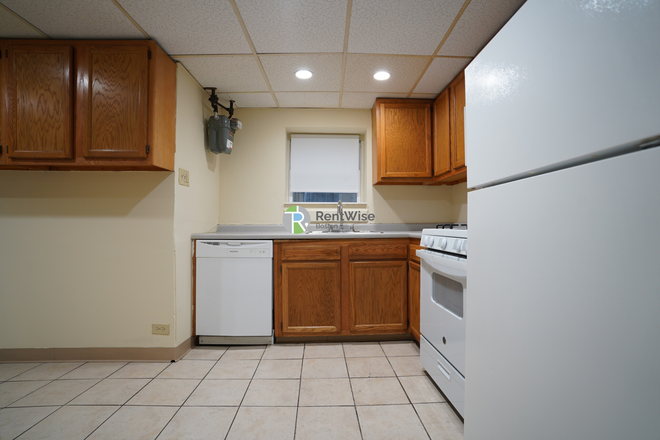 1 - AVAIL NOW-Brighton 3 bed. H/HW inc. No Broker Fee! Apartments