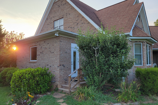 Private exterior entrance - Private Graduate Student Haven Near Duke House