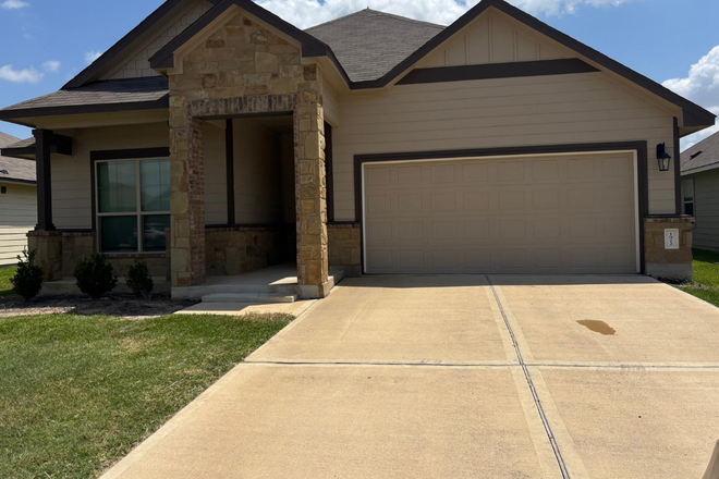 Outside Street View - 2 Fully Furnished Private Bedrooms Close To Campus! Quiet and Nice Neighborhood!
