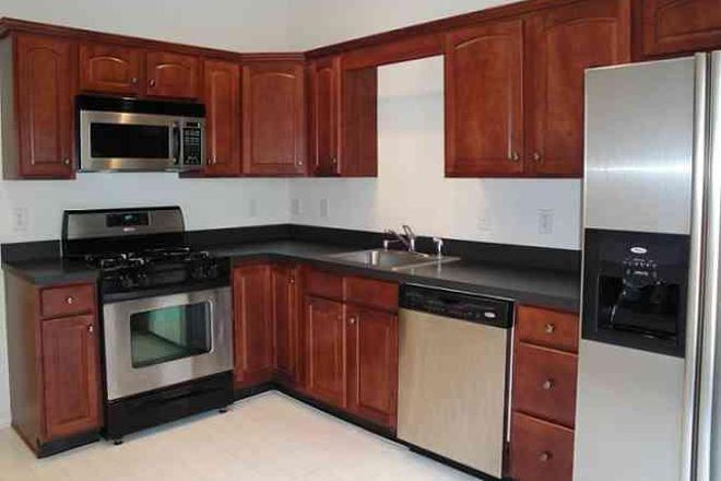kitchen - Furnished 3BR townhouse-Warwick Rd-W.Windsor