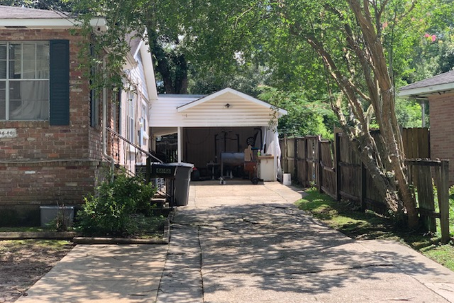 driveway - Walk or Bike to LSU or Lakes from 4 BR 2.5 Bath Available Now House