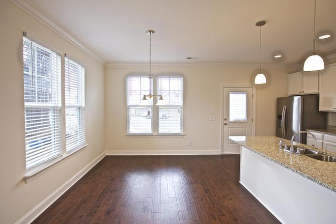 dining area and kitchen bar - Park Circle Townhouse- easy commute to campus, walking distance to parks/restraunts