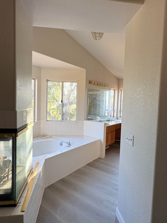 master bathroom - 4Bed 3 Bath House close to UCR