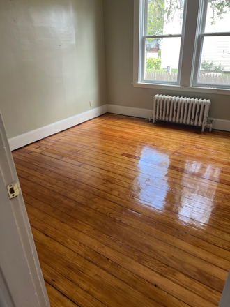 One of the bedrooms - Lovely 3 bedroom walk to beach 15 mins to campus