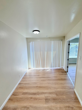 kitchen - 1 block from Koret center USF campus Apartments