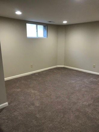 living/bedroom space - Quiet student living - efficiency unit located in historic home w/private entrance i
