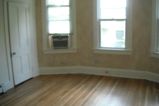 living room - 1BR apt-Wiggins St-Princeton