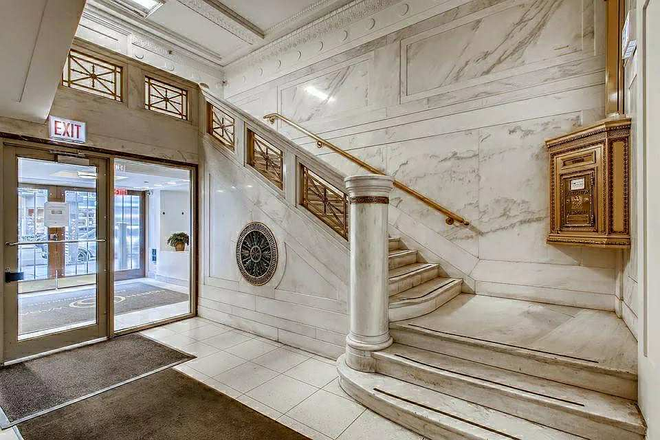 Lobby - Spacious Furnished Bedroom in Luxury Downtown Chicago Apartment (Male Only)