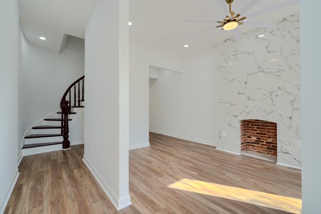 Entrance - Alchemy Homes, close to all major college and hospital campus'