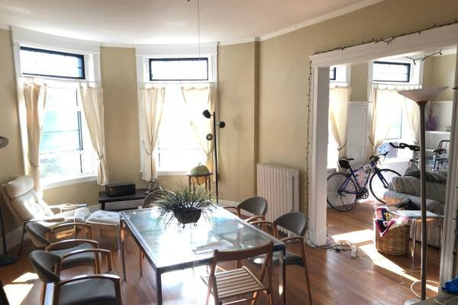 Dining area - Room in Shared 4 bed/1 bath home, Sublease available from June 2026