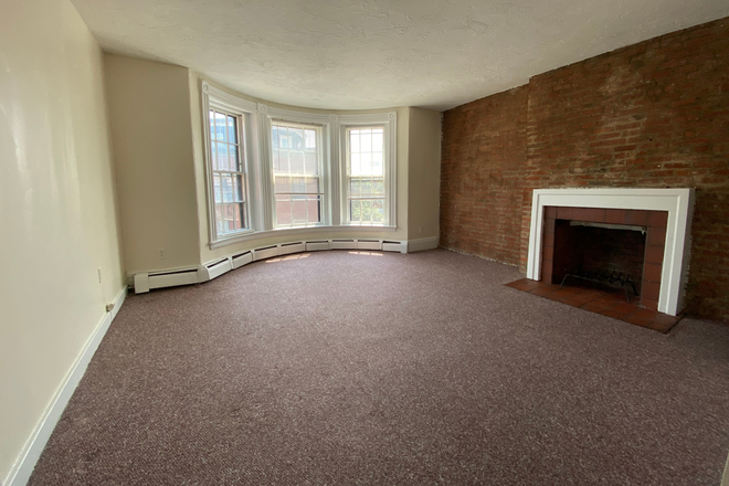 1 - Front Facing 1 bedroom on Symphony Rd for 9/1 Apartments