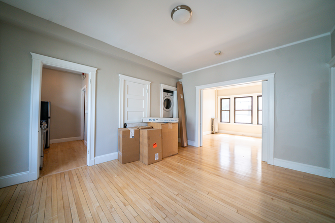 19 Pleasant #10 - [9.1.2025] Large Studio in Cambridgeport [Laundry in unit] Apartments