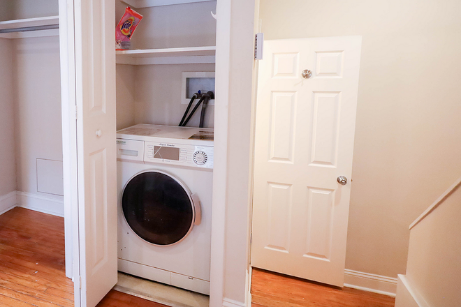 Apartment #2R - 3909 Pine St Apartments